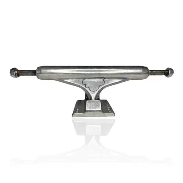 Truck Essência 149 mm - Prata e Base Prata c/ logo Central e Trave Vazados